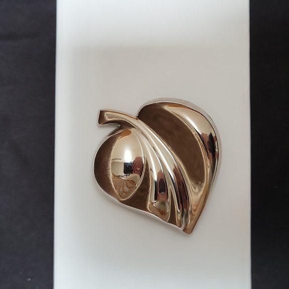 Vintage Silver Toned Large Leaf Brooch! - Picture 2 of 7